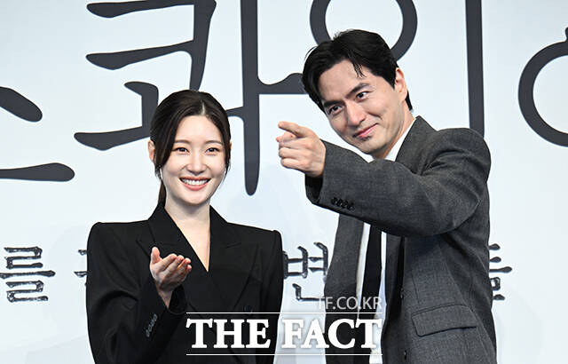 배우 정채연(왼쪽)과 이진욱이 에스콰이어에서 선후배 케미를 보여줄 예정이다. /박헌우 기자