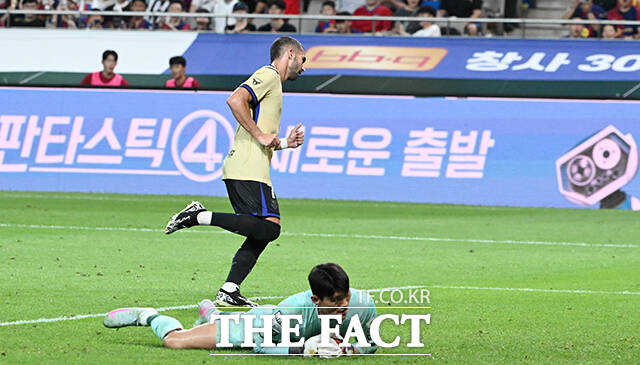 FC서울과 FC바르셀로나의 친선경기가 31일 오후 서울 마포구 서울월드컵경기장에서 열린 가운데 페란 토레스가 득점을 성공시키고 있다. /서울월드컵경기장=박헌우 기자