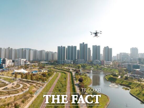 경기 양주시가 국토교통부 주관 드론특별자유화구역 지정 공모에 최종 선정돼 지난 29일부로 특구가 공식 발효된 가운데 K-드론배송 서비스 시험 운행을 하고 있다./양주시