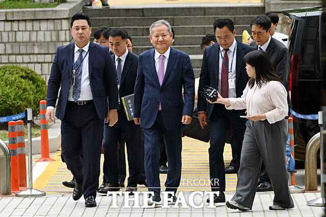 이상민 전 행정안전부 장관이 31일 오후 서울 서초구 서울중앙지방법원에서 열리는 구속영장실질심사에 출석하고 있다./남용희 기자