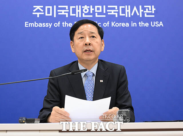 구윤철 부총리 겸 기획재정부 장관이 30일 저녁(현지시간) 미국 워싱턴 주미한국대사관에서 한-미 통상협의 결과를 브리핑하고 있다. /기획재정부