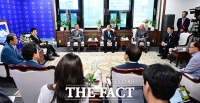  개성공단회장단과 면담 갖는 정동영 통일부 장관 [포토]