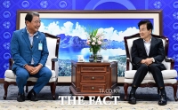  정동영 장관, 北 주민 접촉 제한 폐기에 이어 개성공단기업인들 면담 [TF사진관]