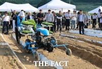  농촌진흥청, 전북 무주서 배추 아주심기 기계화 기술 소개