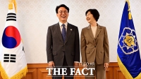  환한 미소 짓는 김민석 총리와 이스란 보건복지부 1차관 [포토]