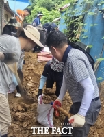  계룡시 공직자들, 예산군 수해복구 현장서 구슬땀