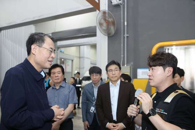 국토교통부는 1일 강희업 국토부 제2차관이 경기 안양에 있는 쿠팡CLS 안양 1배송캠프를 찾았다고 밝혔다. /국토교통부