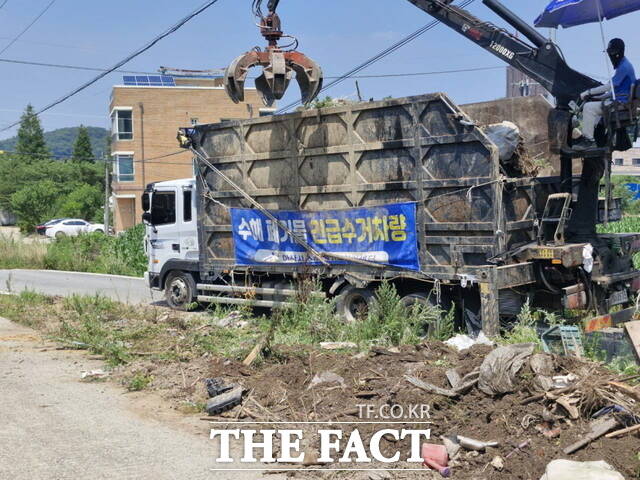 수해 폐기물 처리 모습./아산시