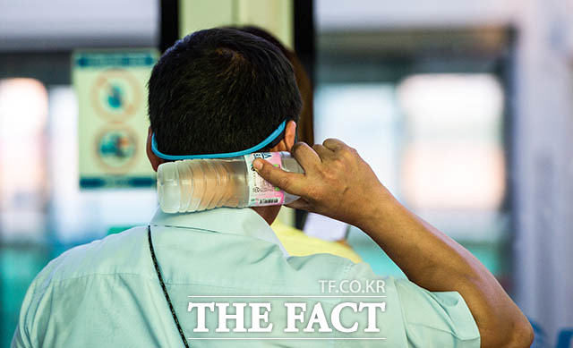 이날 북태평양고기압과 티베트고기압의 영향으로 지난 밤새 기온이 크게 내려가지 않아 서쪽 지역과 해안 등을 중심으로 최저기온 25도 이상을 기록하는 열대야가 나타났다. /김세정 기자