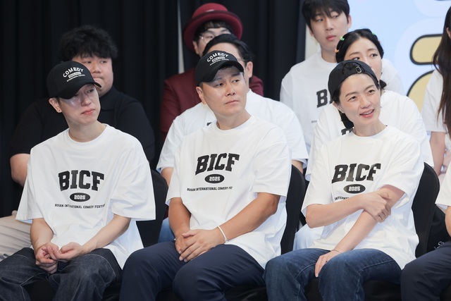 그룹 배치기 멤버 탁, 코미디언 변기수 안영미(왼쪽부터)가 제13회 부산국제코미디페스티벌 기자회견에 참석해 다양한 이야기를 전했다. /부산국제코미디페스티벌 조직위원회