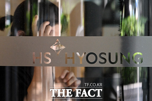 김건희 여사 연루 의혹을 수사하는 민중기 특별검사팀이 '집사 게이트'와 관련해 HS효성을 압수수색하는 1일 오전 서울 마포구 효성그룹 빌딩에 적막감이 감돌고 있다./남용희 기자