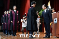  신임검사 임명장 수여하는 정성호 법무부 장관 [포토]