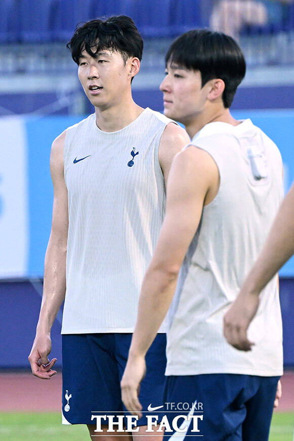 손흥민(왼쪽)과 양민혁, 토트넘과 대한민국의 현재와 미래