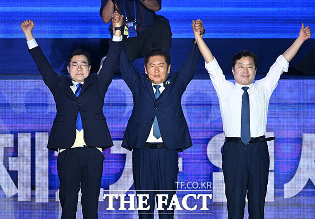 정 대표는 경선 기간 중 경쟁을 펼쳤던 박 후보를 향해선 심심한 위로의 말씀을 드린다면서 박찬대를 찍었든, 정청래를 찍었든, 우리는 더불어민주당 당원이고 우리는 하나라고 강조했다. /배정한 기자