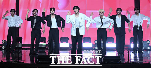 엔싸인은 'Woo Woo' 'SHAKE & BAKE' 'Happy &' 등 다양한 곡을 통해 파워풀한 퍼포먼스를 보여줬다. /장윤석 기자