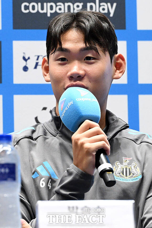 취재진 질문에 답하는 박승수.