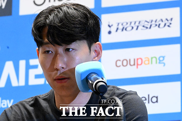 토트넘 훗스퍼의 손흥민이 2일 오전 서울 여의도 IFC 더 포럼에서 열린 2025 쿠팡플레이 시리즈 기자회견에서 이적에 관련된 발언을 하고 있다. /남용희 기자