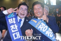  정견 발표 앞두고 환한 미소 짓는 박찬대와 정청래 [포토]