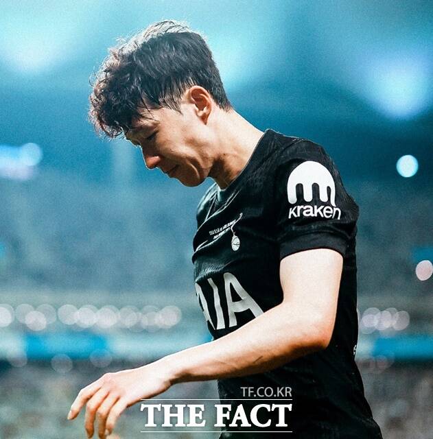 토트넘 유니폼을 입고 마지막으로 한국팬들 앞에서 경기를 마친 손흥민의 얼굴에 만감이 교차하고 있다./토트넘 SNS