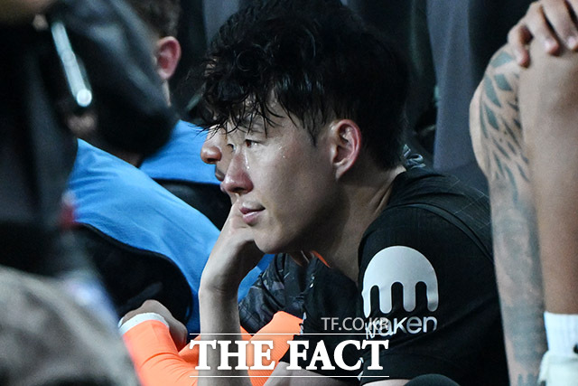 토트넘 훗스퍼와 뉴캐슬 유나이티드의 쿠팡플레이 시리즈 2경기가 3일 오후 서울 마포구 서울월드컵경기장에서 열린 가운데 손흥민이 교체로 들어와 벤치에 앉아있다. /서울월드컵경기장=남용희 기자