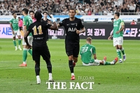  선제골 넣은 브레넌 존슨 [포토]