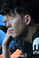  조용히 눈물 흘리는 손흥민 [포토]