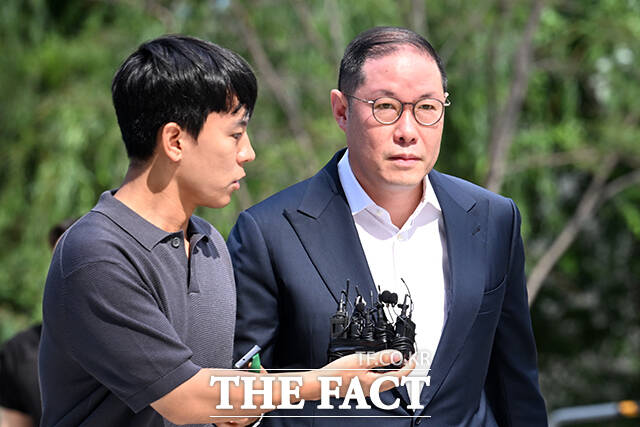 조현상 HS효성 부회장이 4일 오전 서울 종로구 KT 광화문 빌딩 웨스트에 마련된 김건희 여사 관련 의혹을 수사 중인 민중기 특별검사팀 사무실로 출석하고 있다. /서예원 기자