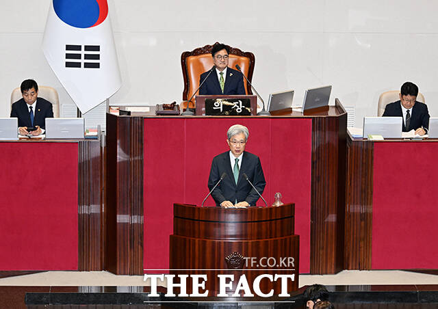 김상환 헌법재판소장이 4일 오후 서울 여의도 국회에서 열린 본회의에 참석해 인사말을 하고 있다. /국회=배정한 기자