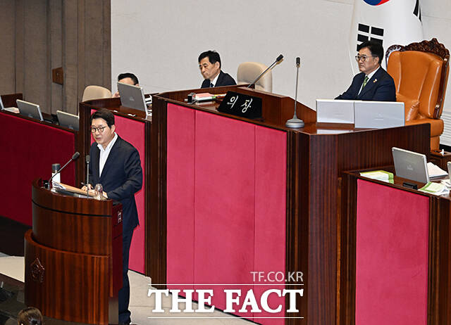 무제한 토론하는 신동욱 국민의힘 의원.