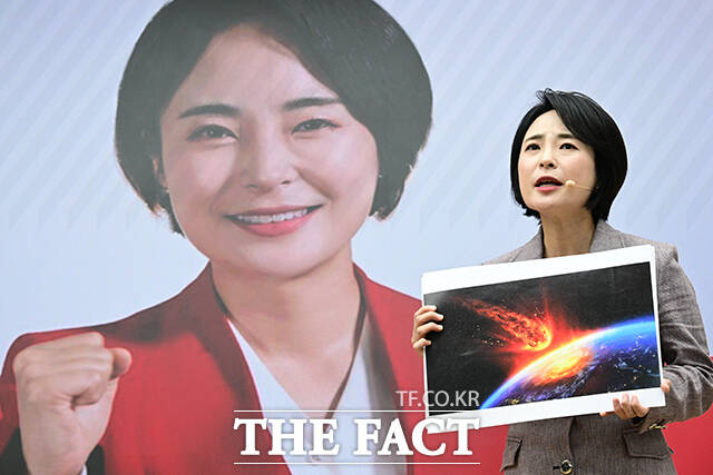 손수조 국민의힘 최고위원 후보가 4일 서울 여의도 국민의힘 당사에서 열린 제6차 전당대회 청년최고위원 후보자 비전대회에 참석해 정견 발표를 하고 있다. /남윤호 기자