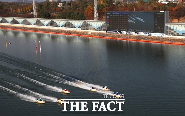 대기 항주에서 자리를 잡은 후 출발하는 플라잉 스타트./국민체육진흥공단