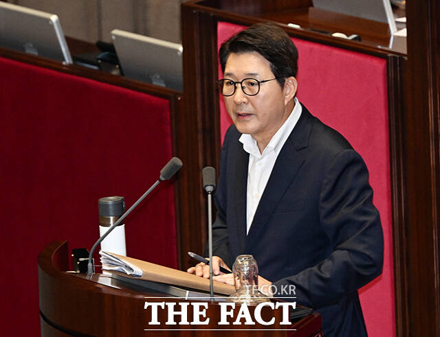 무제한 토론하는 신동욱 국민의힘 의원.