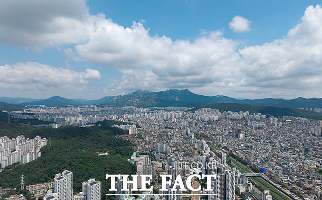 4일 오후 서울 마포구 상암동에서 바라본 북한산이 선명하게 보이고 있다. /박헌우 기자