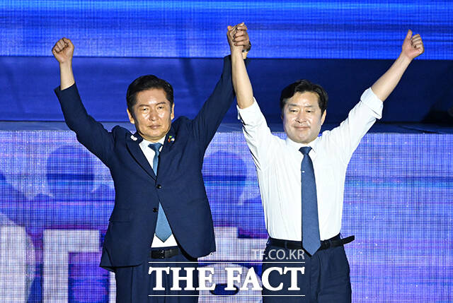 황명선 더불어민주당 신임 최고위원은 4일 속옷 차림으로 바닥에 드러누워 법망을 피해 가려는 치졸한 꼼수, 궁상맞은 몸부림이 국제 언론의 헤드라인을 장식했다며 특검의 체포영장 집행을 거부한 윤석열 전 대통령을 강하게 비판했다. /배정한 기자