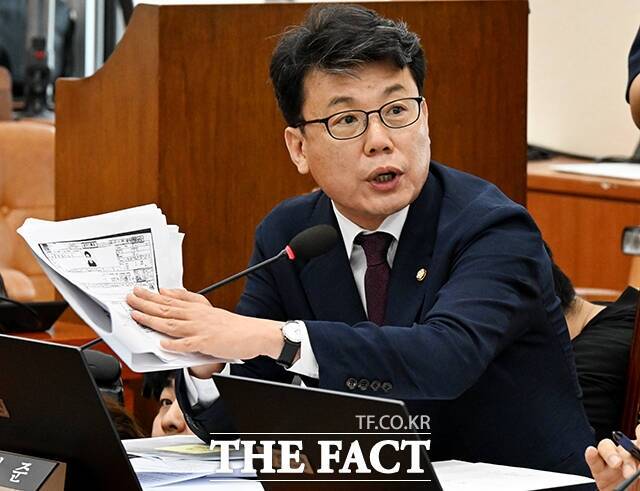 진성준 전 민주당 정책위의장은 2일 이번 세제 개편안은 코스피 5000을 비롯한 이재명 정부 국정과제의 재원을 마련하고, 무엇보다 윤석열 정권이 훼손한 세입기반을 원상회복하기 위한 것이라고 강조했다. /배정한 기자