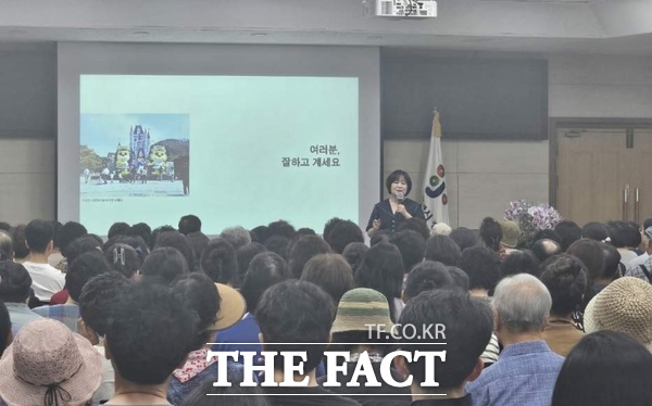 대전 중구는 2일 2025 중구아카데미 첫 번째 명사 특강으로 이금희 아나운서를 초청해 구청 대회의실에서 개최했다. /대전 중구