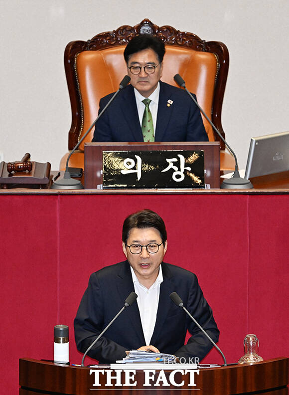 무제한 토론하는 신동욱 국민의힘 의원.