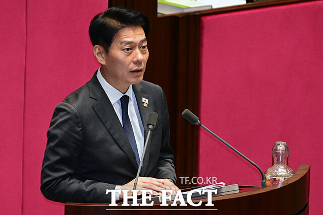 방송법 개정안 제안설명하는 한민수 더불어민주당 의원.