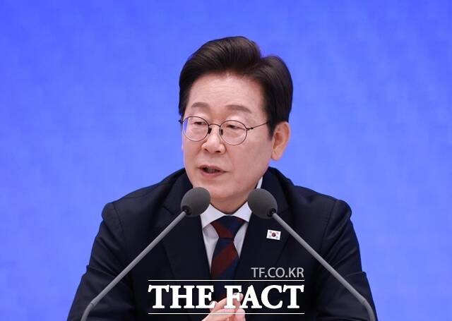 이재명 대통령이 지난달 3일 청와대 영빈관에서 열린 대통령의 30일, 언론이 묻고 국민에게 답하다 기자회견에서 취재진 질문에 답하고 있다. /뉴시스