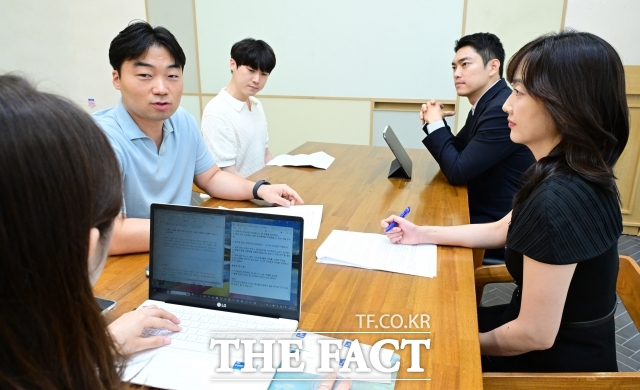 지난달 30일 오후 기업은행 본점에서 영스타 PB들이 질문에 답하고 있다. (왼쪽부터) 이병권 팀장(천안 WM센터), 김근수 팀장(중계동 WM센터), 임지호 팀장(반포자이 WM센터), 유수정 팀장(역삼 WM센터). /남윤호 기자