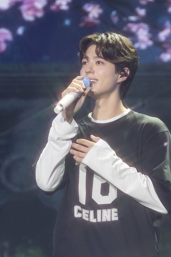 배우 박보검이 지난 1일과 2일 양일간 서울 중구 장충체육관에서 단독 팬미팅을 개최했다. /더블랙레이블