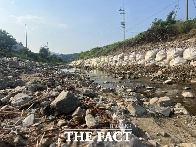 청양군은 양지천·농소천이 집중호우 피해로 개선 복구 계획을 세웠지만 국비 확보 등이 요원한 실정이라고 밝히고 있다. /청양군