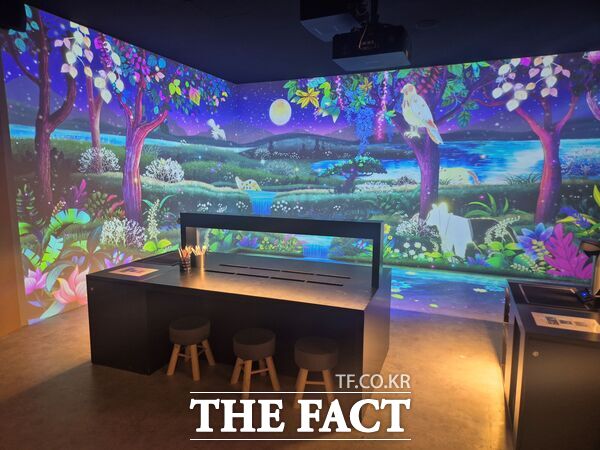 대전 동구가 새롭게 단장한 ‘대청호자연생태관’이 큰 호응을 얻으며 여름철 최고의 피서지로 각광받고 있다. 사진은 미디어생태관 모습./대전 동구