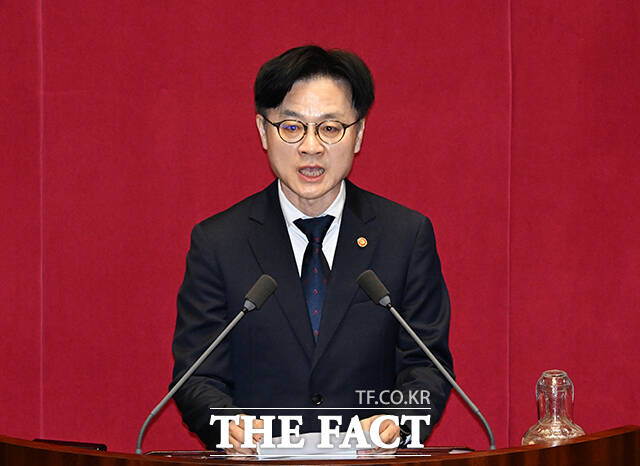 인사말 하는 김정관 산업통산자원부 장관.