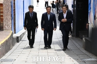  이태원 참사 현장 살펴보는 윤호중 행안부 장관 [포토]