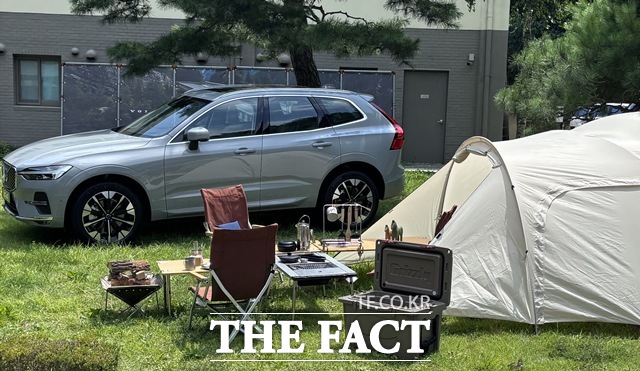 5일 경기 용인에 있는 한 캠핑장에 볼보 XC60이 전시돼 있다. /황지향 기자