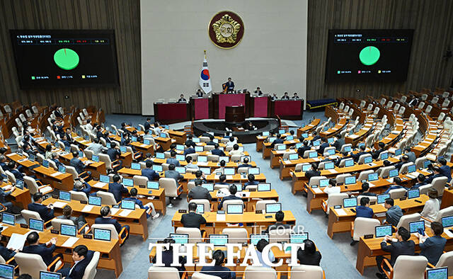 5일 오후 서울 여의도 국회에서 열린 본회의에서 방송법 일부개정법률안(대안)이 가결되고 있다. /국회=박헌우 기자