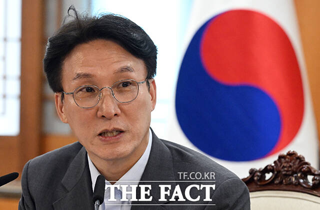 김민석 국무총리가 5일 오후 서울 종로구 정부서울청사에서 열린 바이오헬스혁신위원회 회의에 참석해 모두발언을 하고 있다. /임영무 기자