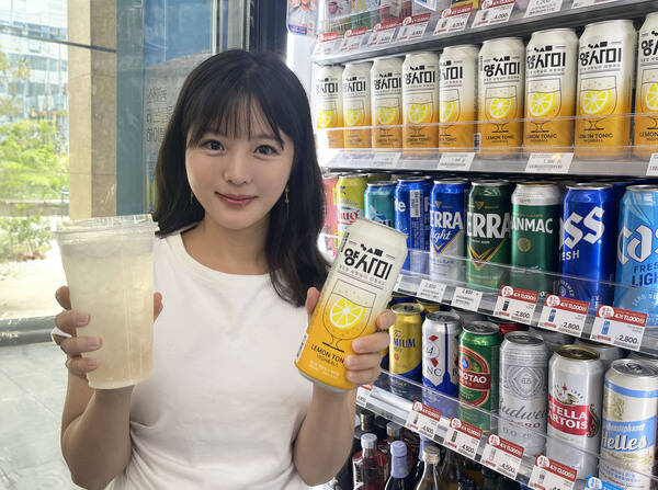 GS25rk 방배동의 유명 핫플레이스 양조장사장님이 미쳤어요(양사미)와 손잡고 오는 7일 양사미 레몬토닉 하이볼을 출시한다. /GS25