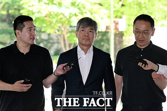 이종호 전 블랙펄인베스트먼트 대표가 5일 오전 서울 서초구 서울중앙지방법원에서 열린 구속영장실질심사에 출석하고 있다. /서예원 기자